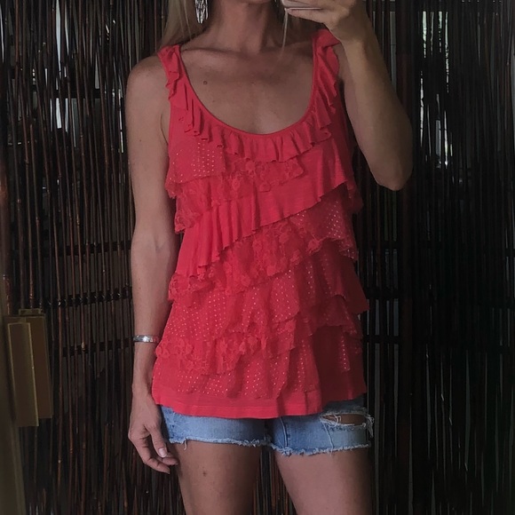 🌺 Lacey layers tank top 🌺 - Picture 2 of 9